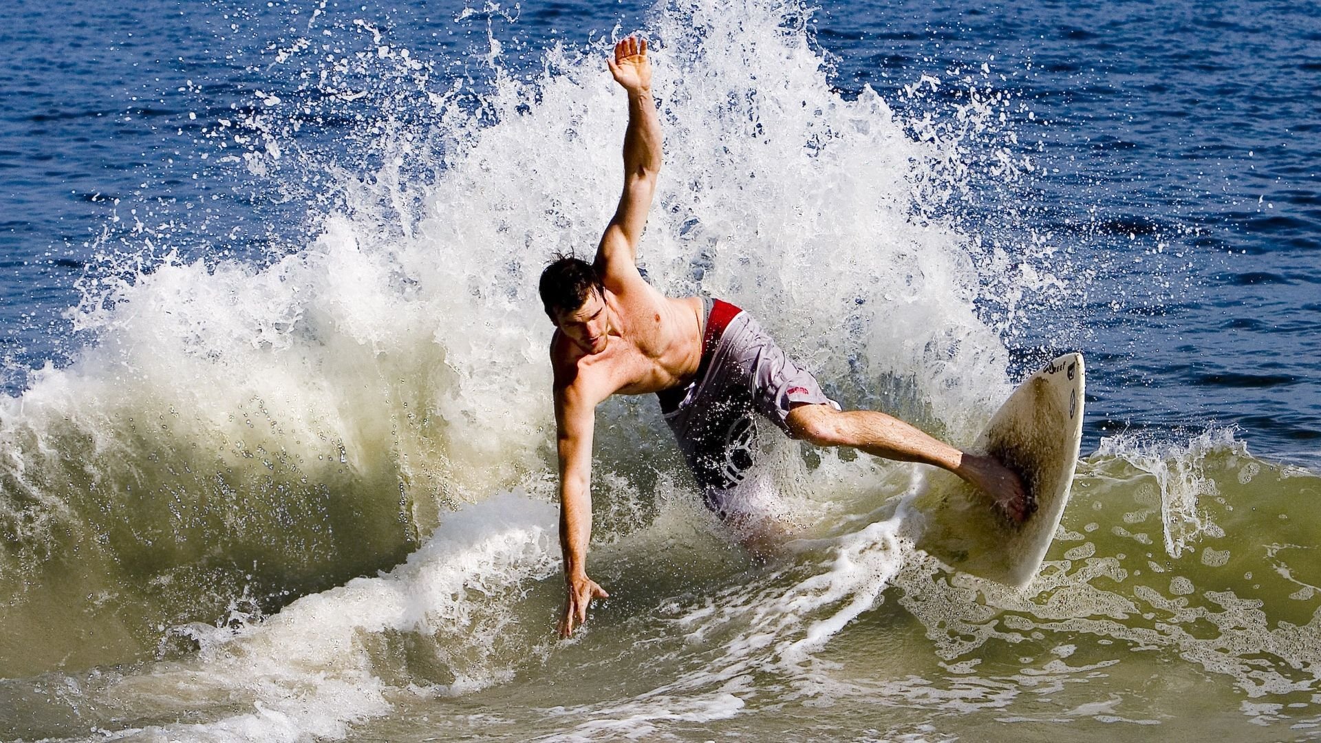 凯尔·查默斯完美入水展现顶尖实力,查尔斯凯恩