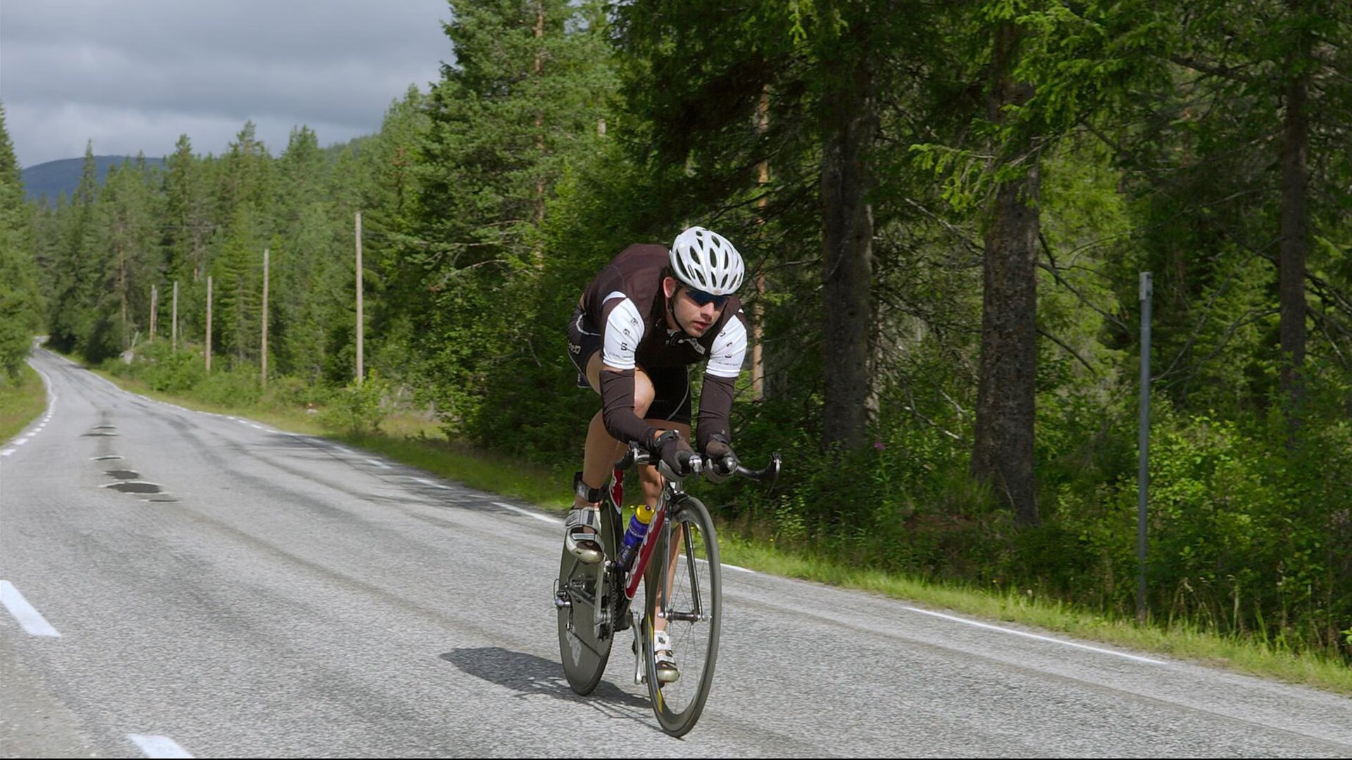 瑞士男队自由泳表现稳健,瑞士游泳